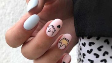 Manucure avec design photo coeur