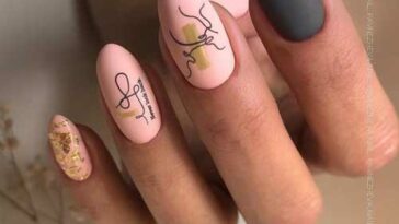 Manucure rose et noire