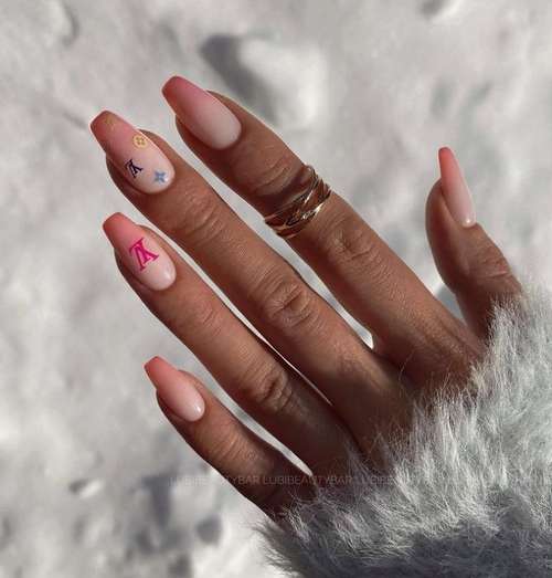 Dégradé laiteux sur les ongles: manucure tendance 2021, photo