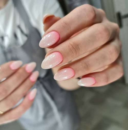 Dégradé laiteux sur les ongles: manucure tendance 2021, photo