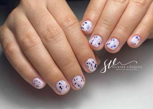 Manucure au lait pour les ongles très courts