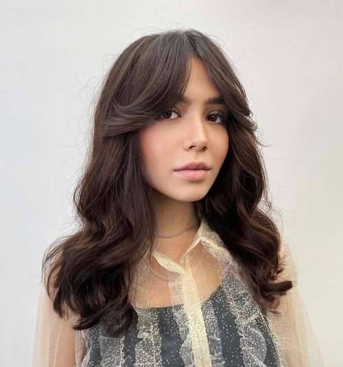 Frange de mode et coupe de cheveux