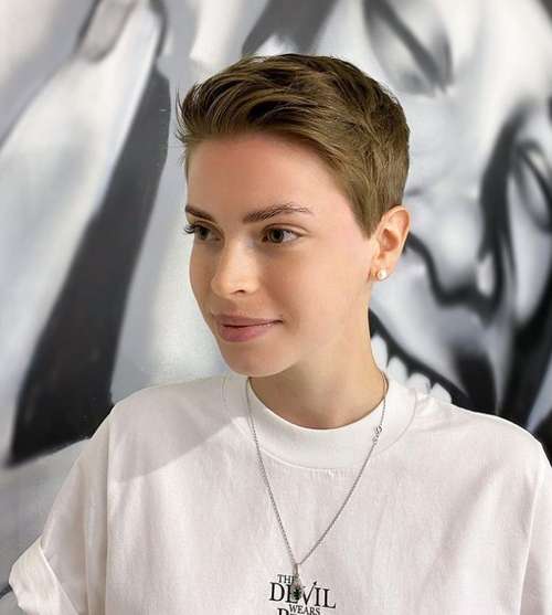 Coupes de cheveux super à la mode pour les filles 2021: actualités, tendances, photos