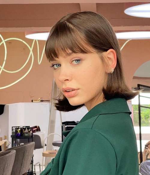 Coupes de cheveux super à la mode pour les filles 2021: actualités, tendances, photos