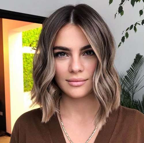 Coupes de cheveux super à la mode pour les filles 2021: actualités, tendances, photos