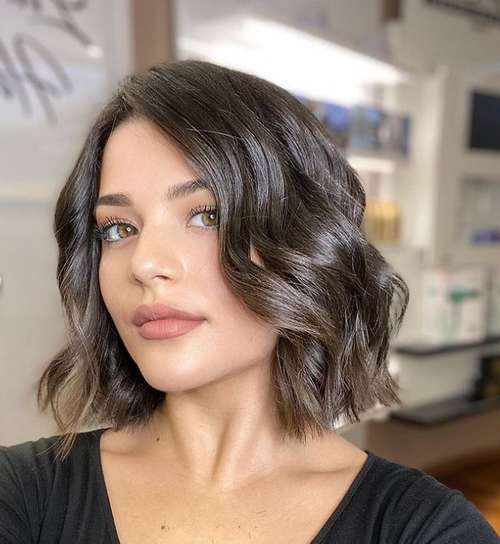 Coupes de cheveux super à la mode pour les filles 2021: actualités, tendances, photos