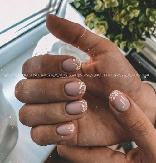 Court à motifs français