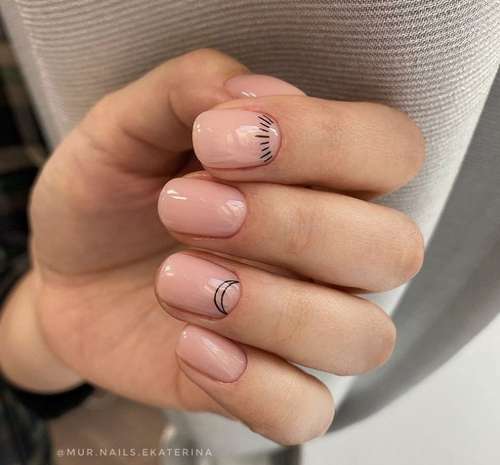 Dessin simple sur des ongles courts