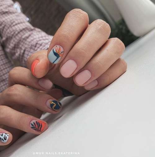 Manucure avec un motif pour ongles courts: tendances 2021, photos