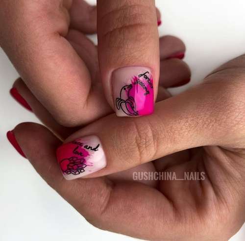 Dessins de contour sur des ongles courts