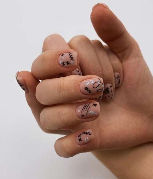 Manucure avec un motif pour ongles courts: tendances 2021, photos