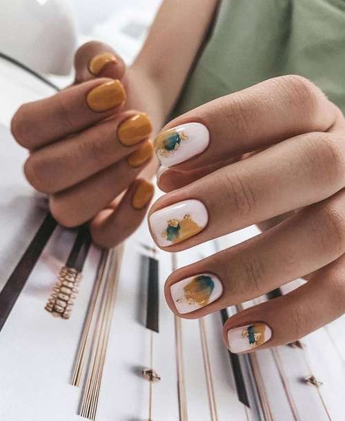 Manucure avec un motif pour ongles courts: tendances 2021, photos