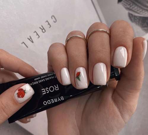 Manucure avec un motif pour ongles courts: tendances 2021, photos