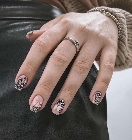 Manucure avec un motif pour ongles courts: tendances 2021, photos
