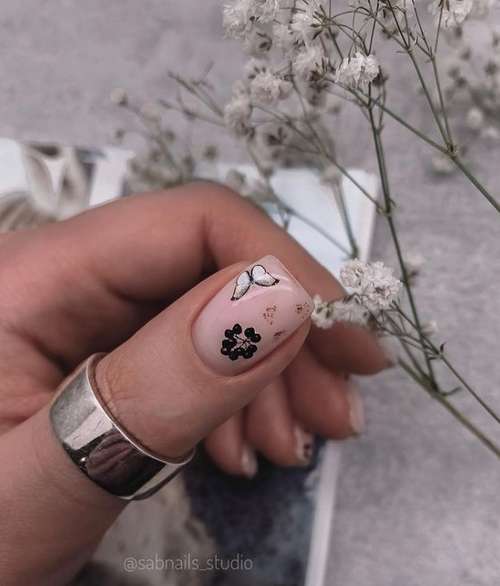 Manucure avec un motif pour ongles courts: tendances 2021, photos