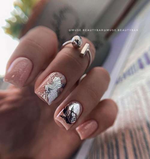 Manucure avec un motif pour ongles courts: tendances 2021, photos