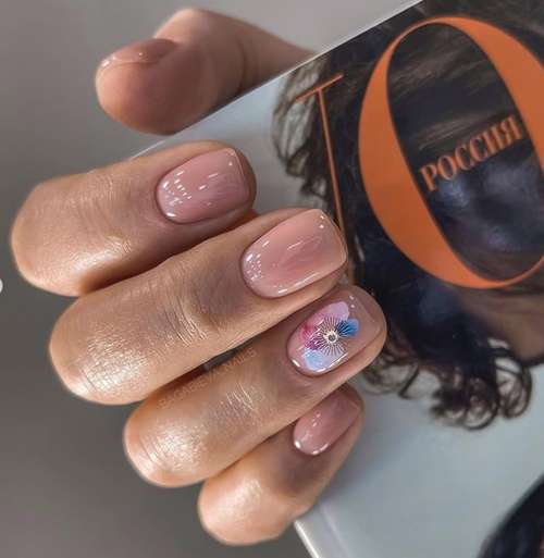 Manucure avec un motif pour ongles courts: tendances 2021, photos