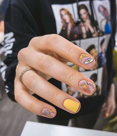 Manucure avec un motif pour ongles courts: tendances 2021, photos