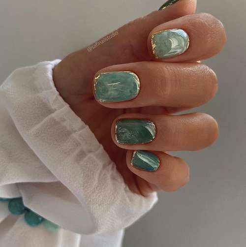 Manucure translucide avec design 2021-2022: nouveautés photo