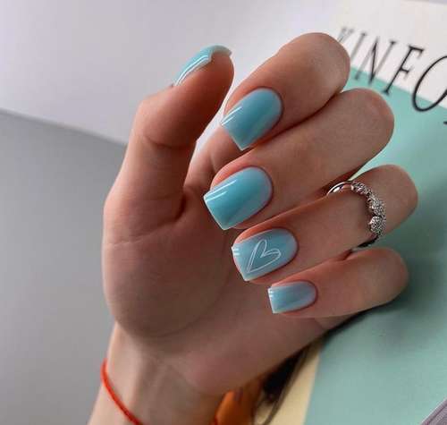 Manucure translucide avec design 2021-2022: nouveautés photo