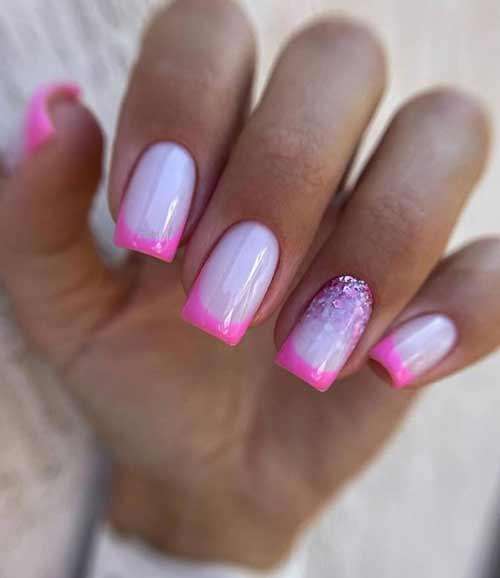 Manucure translucide avec design 2021-2022: nouveautés photo