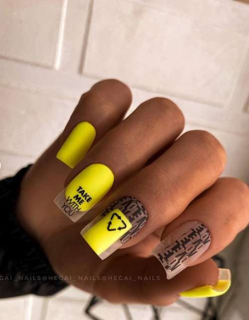 Manucure translucide avec design 2021-2022: nouveautés photo