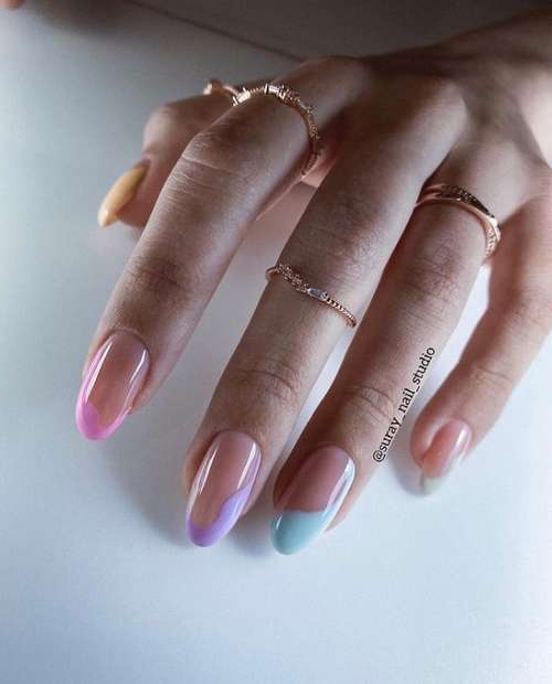 Manucure translucide avec design 2021-2022: nouveautés photo