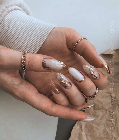 Manucure translucide avec design 2021-2022: nouveautés photo