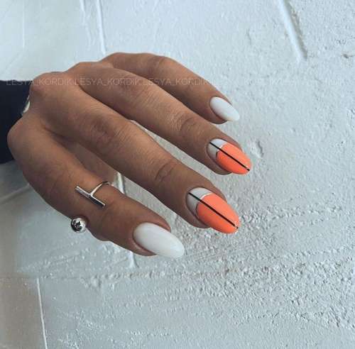 Manucure translucide avec design 2021-2022: nouveautés photo