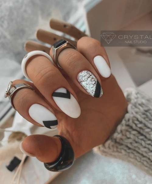 Manucure translucide avec design 2021-2022: nouveautés photo