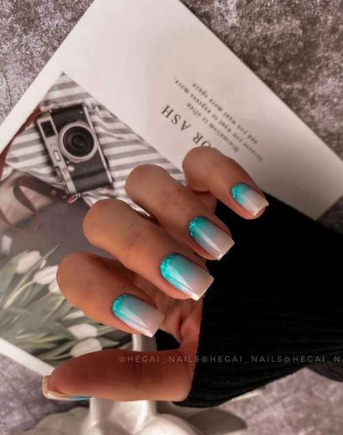Manucure translucide avec design 2021-2022: nouveautés photo