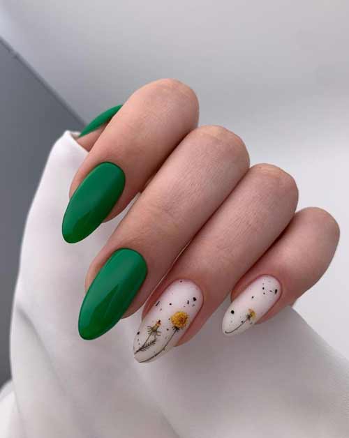 Manucure beige laiteux avec des taches