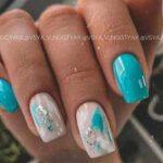 Conception de tendances de manucure turquoise