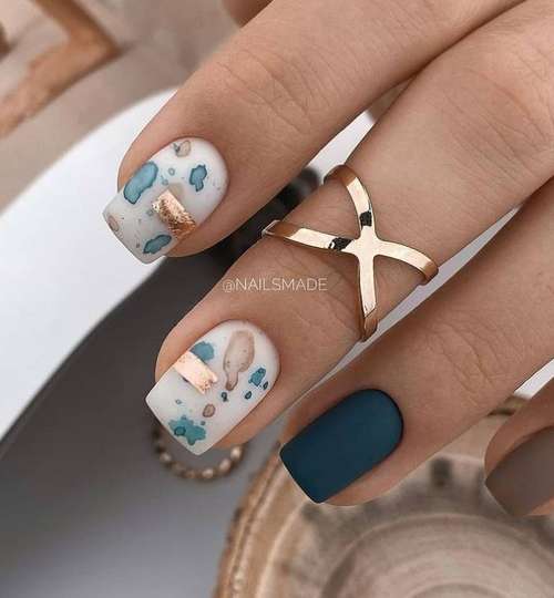 Manucure rayures pailletées