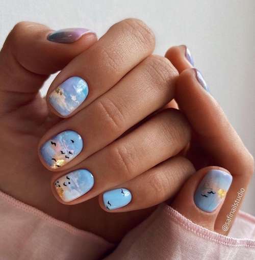 Manucure avec de l'or 2021-2022: nouveautés design tendance