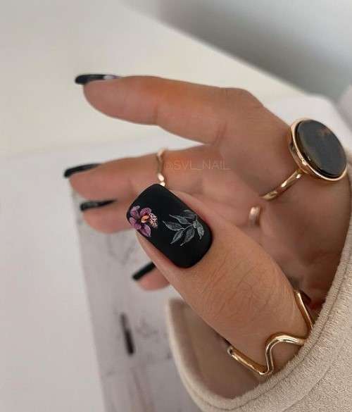 Manucure avec feuilles: design 2021-2022, nouveautés sur la photo