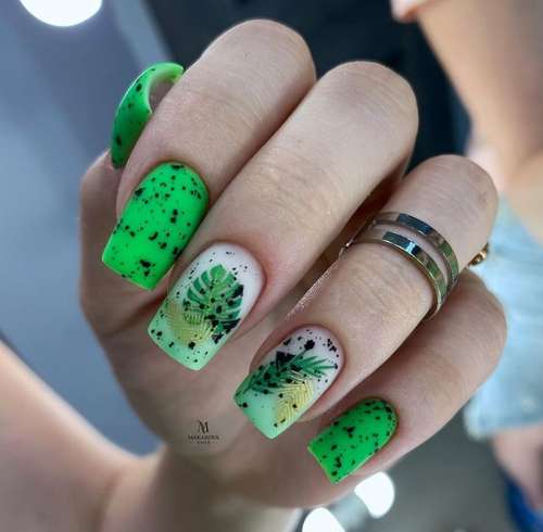 Curseur de manucure avec des feuilles