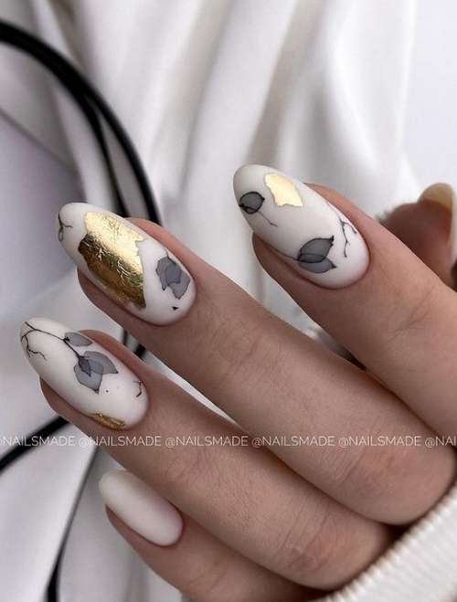 Manucure avec feuilles: design 2021-2022, nouveautés sur la photo