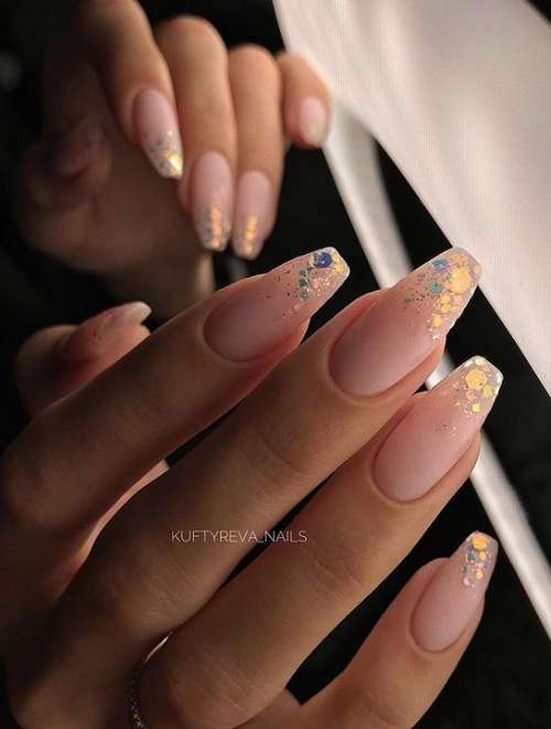 Bases de camouflage colorées: nouvelle manucure 2021, photo