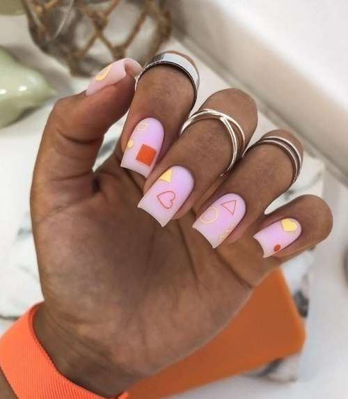 Bases de camouflage colorées: nouvelle manucure 2021, photo