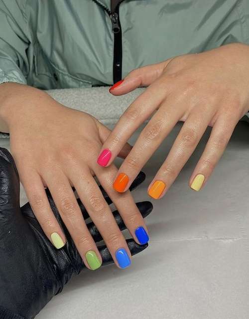 Manucure pour ongles carrés courts : l'actualité mode 2021-2022