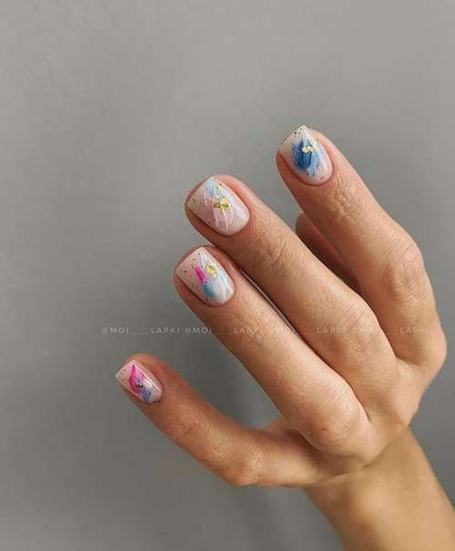 Manucure pour ongles carrés courts : l'actualité mode 2021-2022