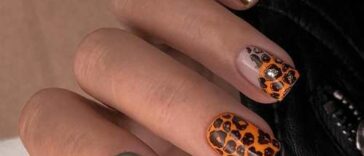 Nouveaux ongles courts de manucure d'automne