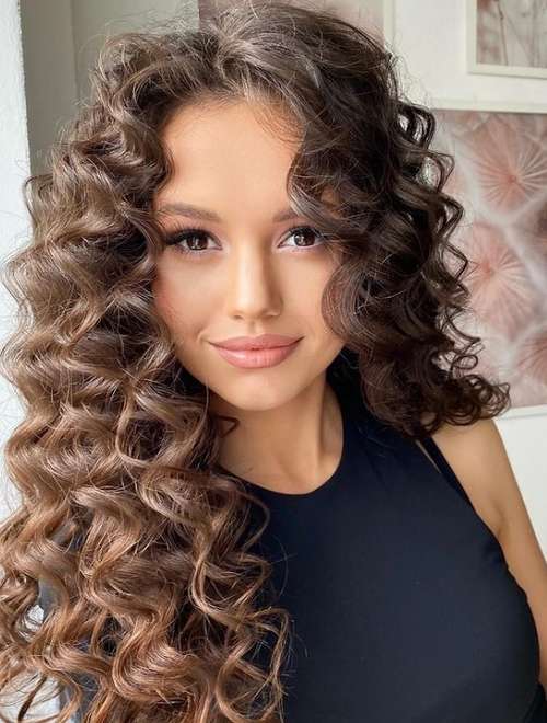 Nouvelles coupes de cheveux pour cheveux longs bouclés