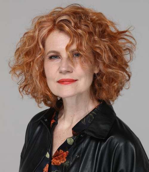 Coupe de cheveux bouclés pour femmes