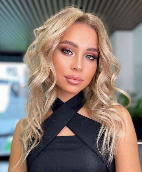 Coupes de cheveux à la mode 2021 pour cheveux bouclés: actualités, tendances, photos