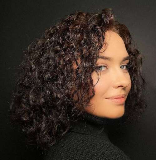 Coupes de cheveux à la mode 2021 pour cheveux bouclés: actualités, tendances, photos