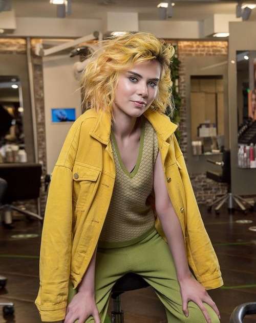 Coupes de cheveux à la mode 2021 pour cheveux bouclés: actualités, tendances, photos