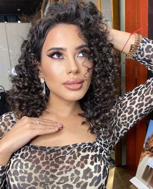 Coupes de cheveux à la mode 2021 pour cheveux bouclés: actualités, tendances, photos