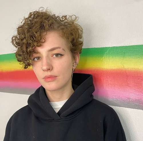 Coupes de cheveux à la mode 2021 pour cheveux bouclés: actualités, tendances, photos